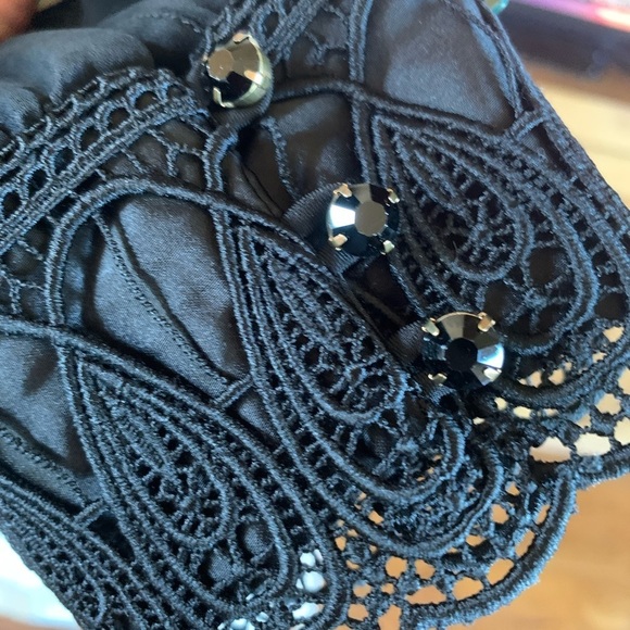 Alice & Tricia Silk Lace Top Cold Shoulders - Picture 12 of 12